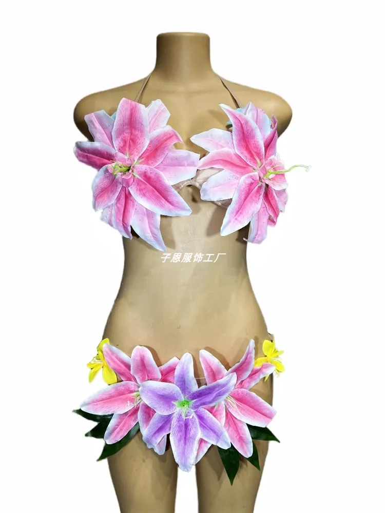 2024 Handmade flower binding bikini two-piece beach party photo show stage costume
2024 Handmade flower binding bikini two-piece beach party photo show stage costume