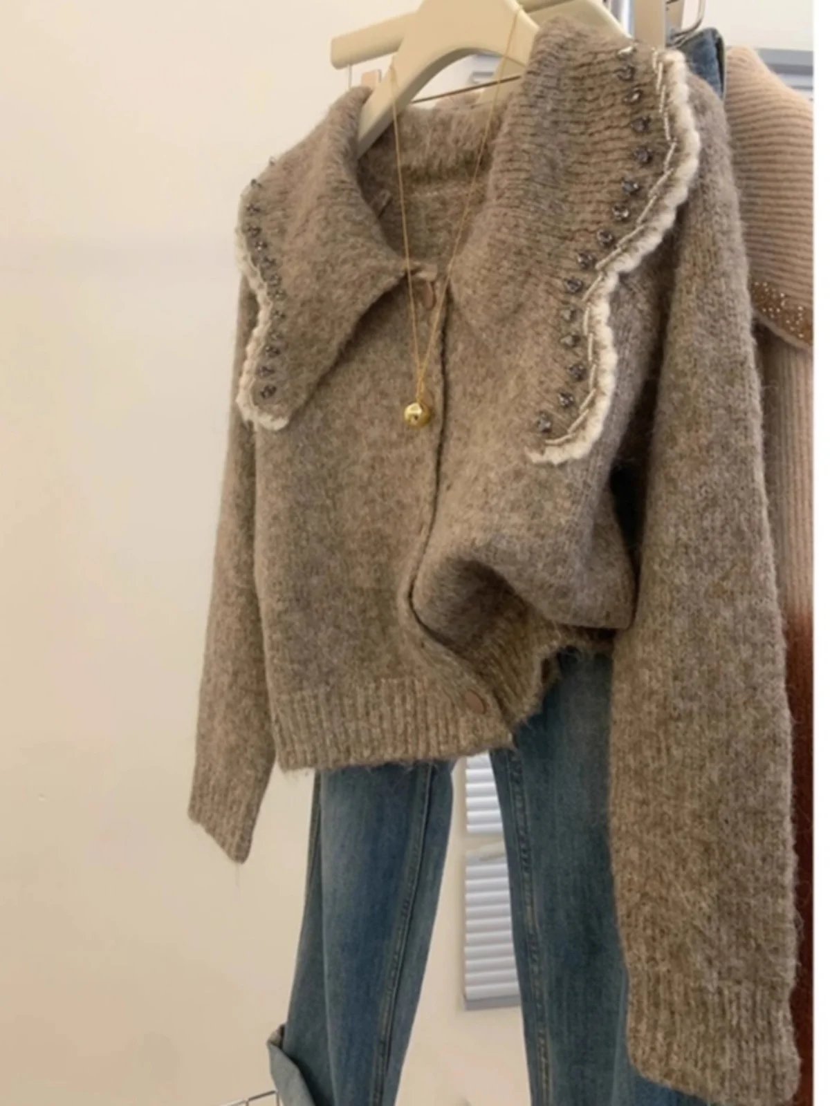 Stylish Short Sweater Cardigan Women's Spring Autumn 2026 New plus Size Beautiful Top Korean Style Loose Fit Button Decor
Stylish Short Sweater Cardigan Women's Spring Autumn 2026 New plus Size Beautiful Top Korean Style Loose Fit Button Decor