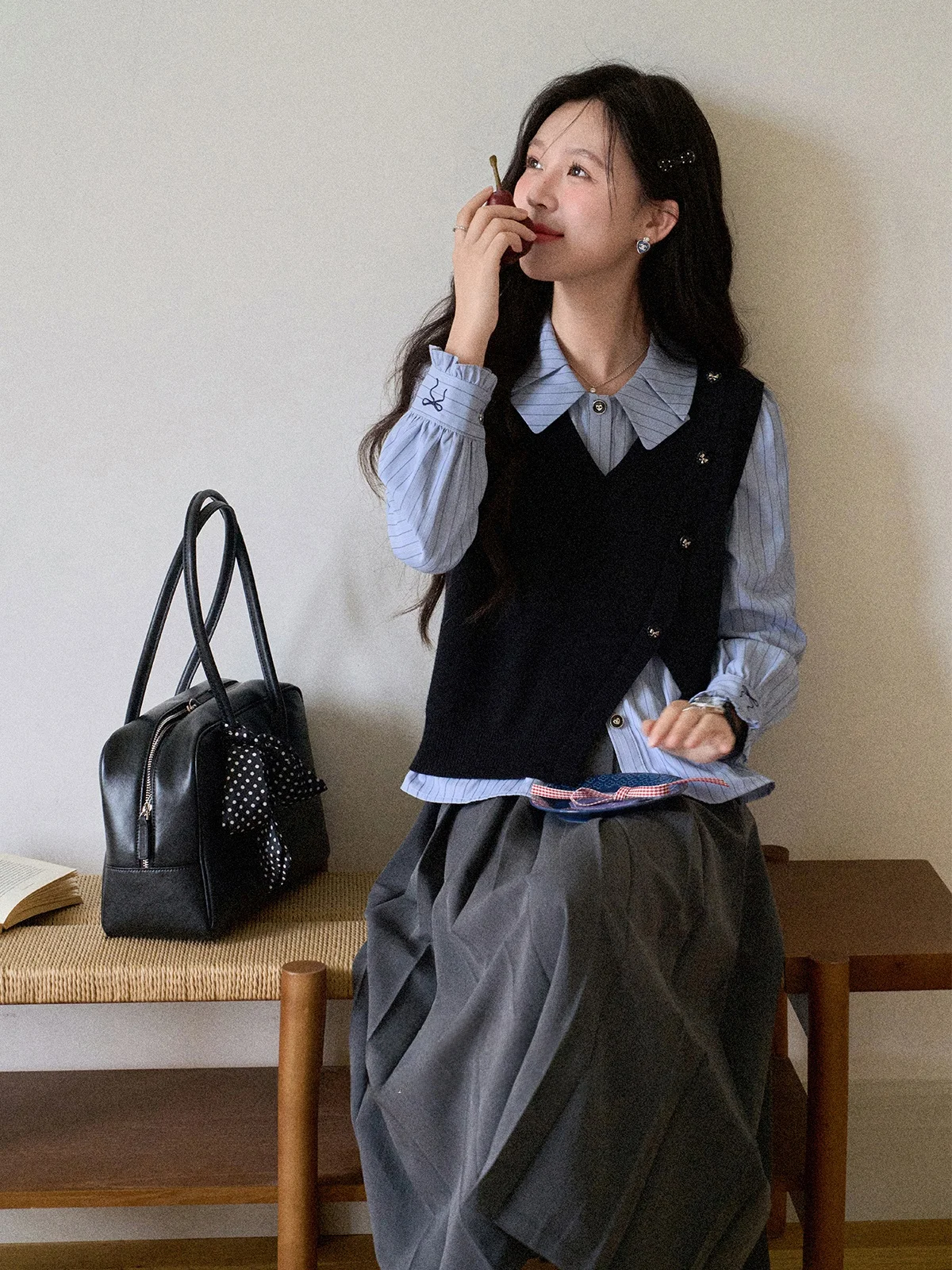 Bla V-Ne Asymmetrical ort Vest Women's Faionable Versatile Autumn New Sle Blue Poem Note Staple Top
Bla V-Ne Asymmetrical ort Vest Women's Faionable Versatile Autumn New Sle Blue Poem Note Staple Top