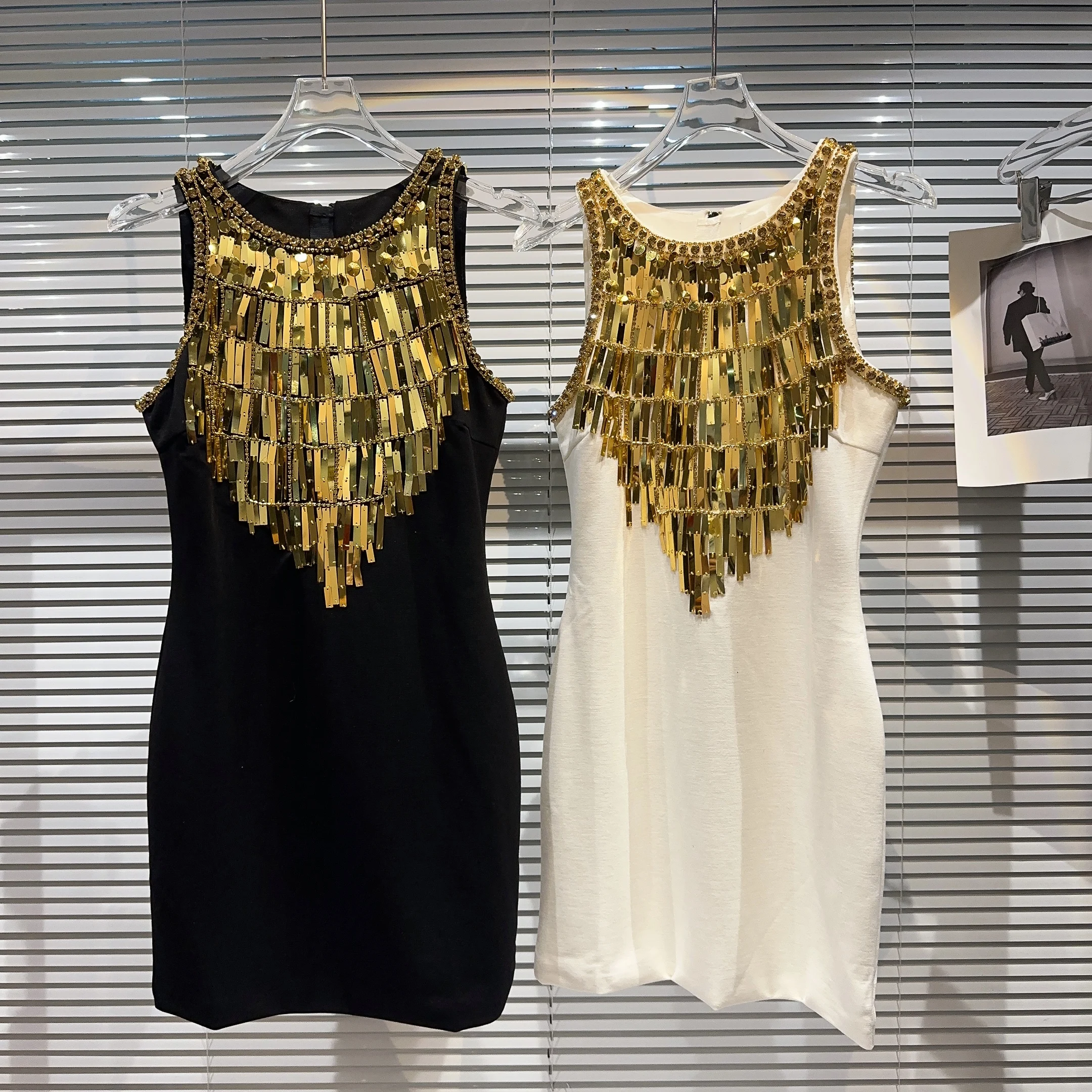 2023 New Fashion Lady Gold Sequin Formal Dress Catwalk Handmade Beading O-neck Sleeveless Cotton Mini Dress Slim Party Dress
2023 New Fashion Lady Gold Sequin Formal Dress Catwalk Handmade Beading O-neck Sleeveless Cotton Mini Dress Slim Party Dress