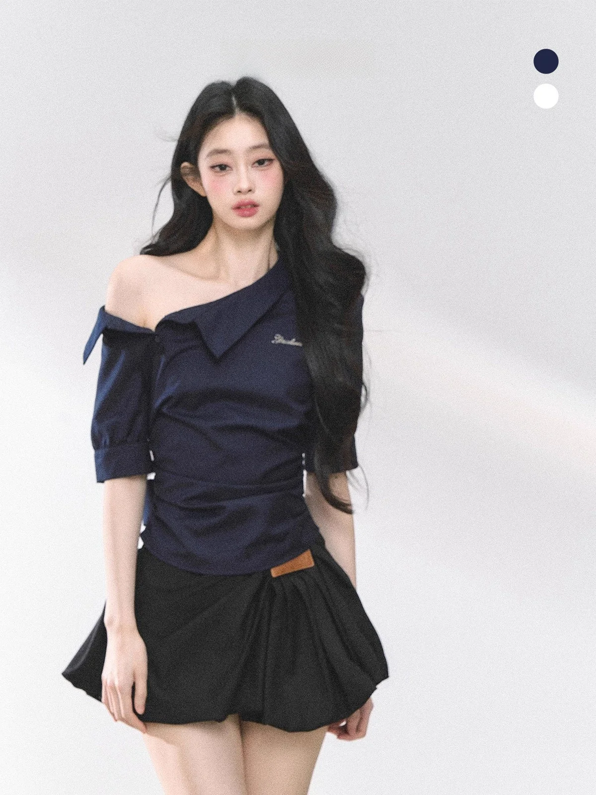 Женская облегающая футболка с открытыми плечами из полиэстера в американском стиле для повседневной носки
Женская облегающая футболка с открытыми плечами из полиэстера в американском стиле для повседневной носки