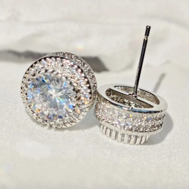 925 Sterling Silver Compact and Simple 1/2/3 Carat Moissanite Shining Women’s Stud Earrings Stylish and Simple
925 Sterling Silver Compact and Simple 1/2/3 Carat Moissanite Shining Women’s Stud Earrings Stylish and Simple