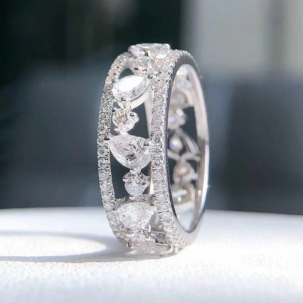 Huitan Trendy Fancy Rings for Women Wedding Eternity Rings with CZ Stone Fashion Luxury Bridal Accessories Silver Color Jewelry
Huitan Trendy Fancy Rings for Women Wedding Eternity Rings with CZ Stone Fashion Luxury Bridal Accessories Silver Color Jewelry