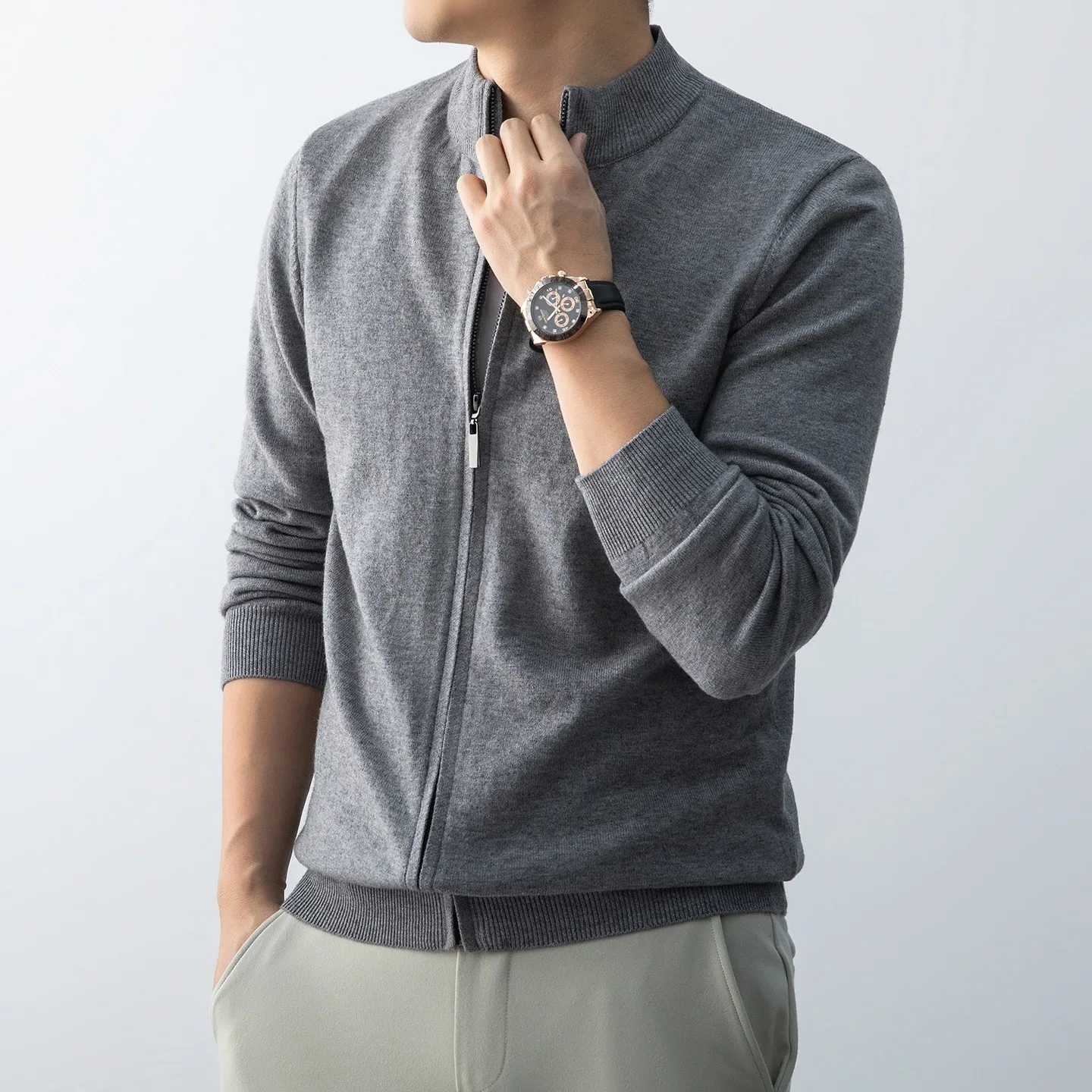 Commuter Casual 2026 Spring New Men's Knitted Sweater Cardigan Stand-up Collar Long-sleeved Jacket Solid Color Simple
Commuter Casual 2026 Spring New Men's Knitted Sweater Cardigan Stand-up Collar Long-sleeved Jacket Solid Color Simple