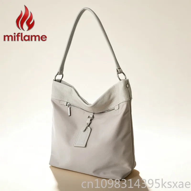 Women's Genuine Leather Tote Bag with Large Capacity Shoulder Crossbody Handbag Daily Commuter Minimalist
Women's Genuine Leather Tote Bag with Large Capacity Shoulder Crossbody Handbag Daily Commuter Minimalist