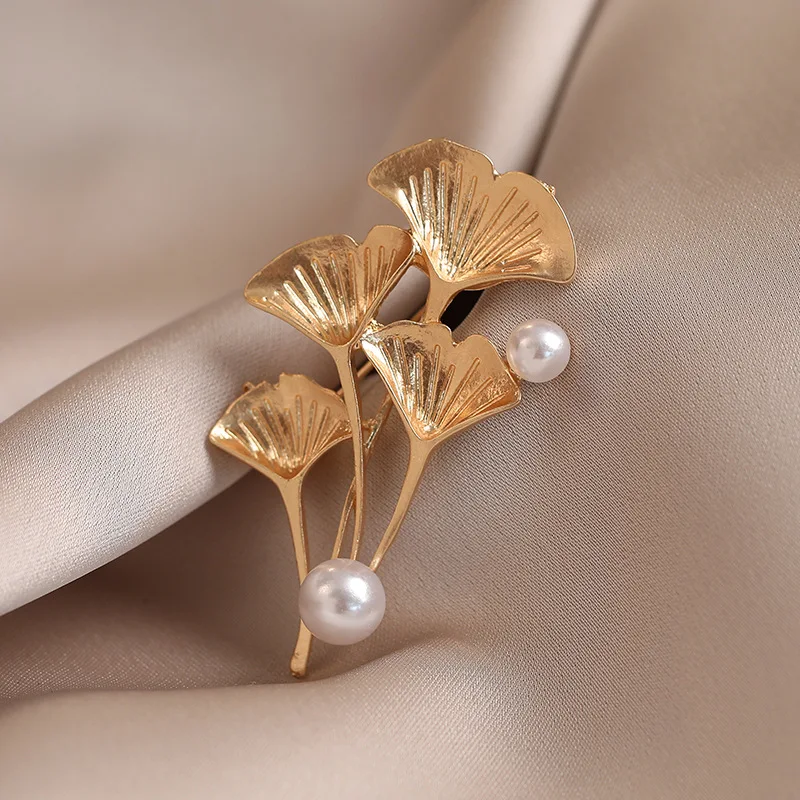2PC apricot leaf anti-light brooch, high-end sense light luxury, high-end women's coat, corsage fashion and pearl pin
2PC apricot leaf anti-light brooch, high-end sense light luxury, high-end women's coat, corsage fashion and pearl pin