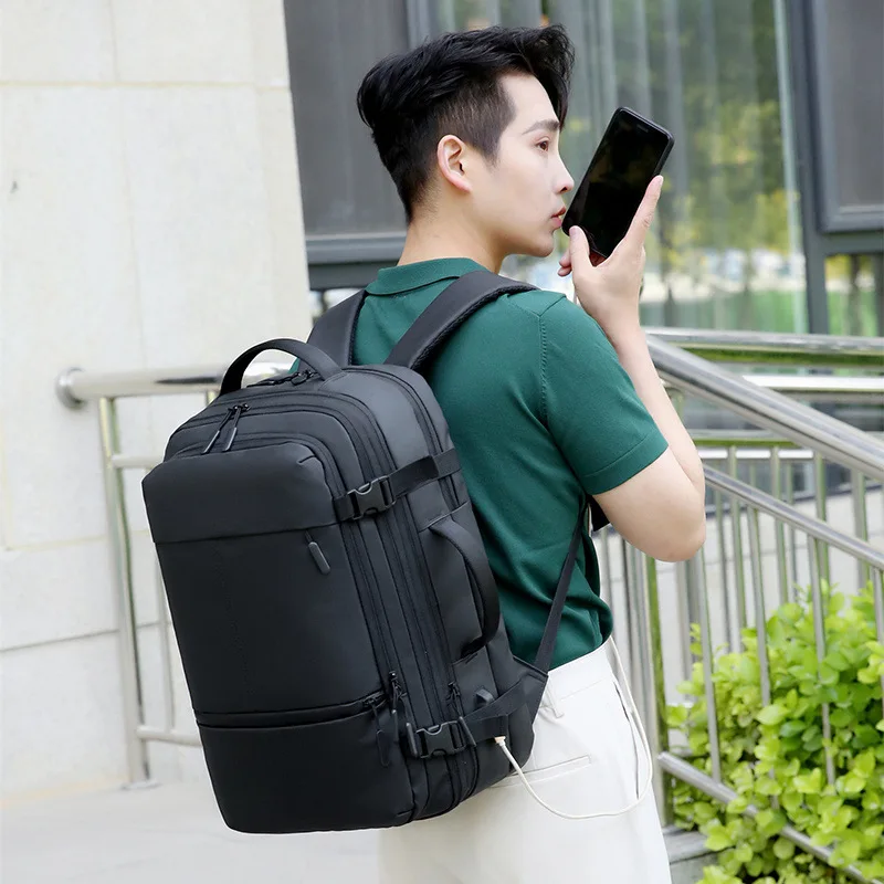 Adaptable expandable pack designed to fit large devices ideal for multi day trips and work travel
Adaptable expandable pack designed to fit large devices ideal for multi day trips and work travel