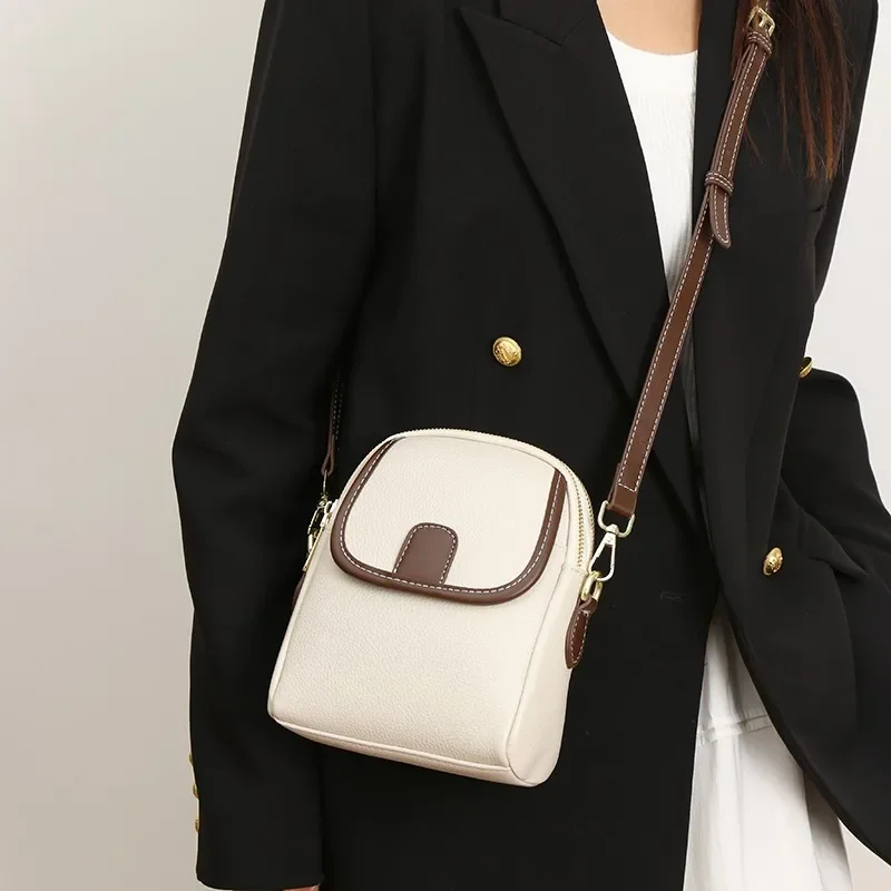 Designer Luxury Diaper Bag For Women Elegant Crossbody Bag Minimalist Leather Tote Vintage Inspired With Letter Logo
Designer Luxury Diaper Bag For Women Elegant Crossbody Bag Minimalist Leather Tote Vintage Inspired With Letter Logo