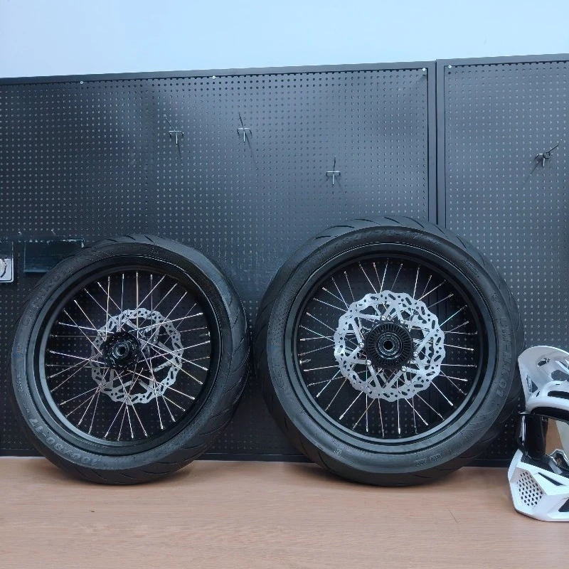 The Size Is 100/80-17 and 130/70-17.For ultra Electric Bicycle Motorcycle Hub Tire Accessories, Tire Assembly Accessories.
The Size Is 100/80-17 and 130/70-17.For ultra Electric Bicycle Motorcycle Hub Tire Accessories, Tire Assembly Accessories.