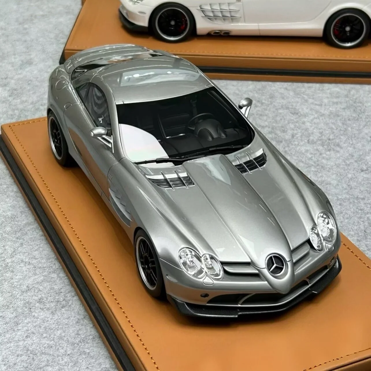 1:24 SLR, классическая модель спортивного автомобиля из сплава, литая под давлением металлическая гусеница, гоночный автомобиль, модель автомобиля, имитация звука и света, детские игрушки, подарок
1:24 SLR, классическая модель спортивного автомобиля из сплава, литая под давлением металлическая гусеница, гоночный автомобиль, модель автомобиля, имитация звука и света, детские игрушки, подарок