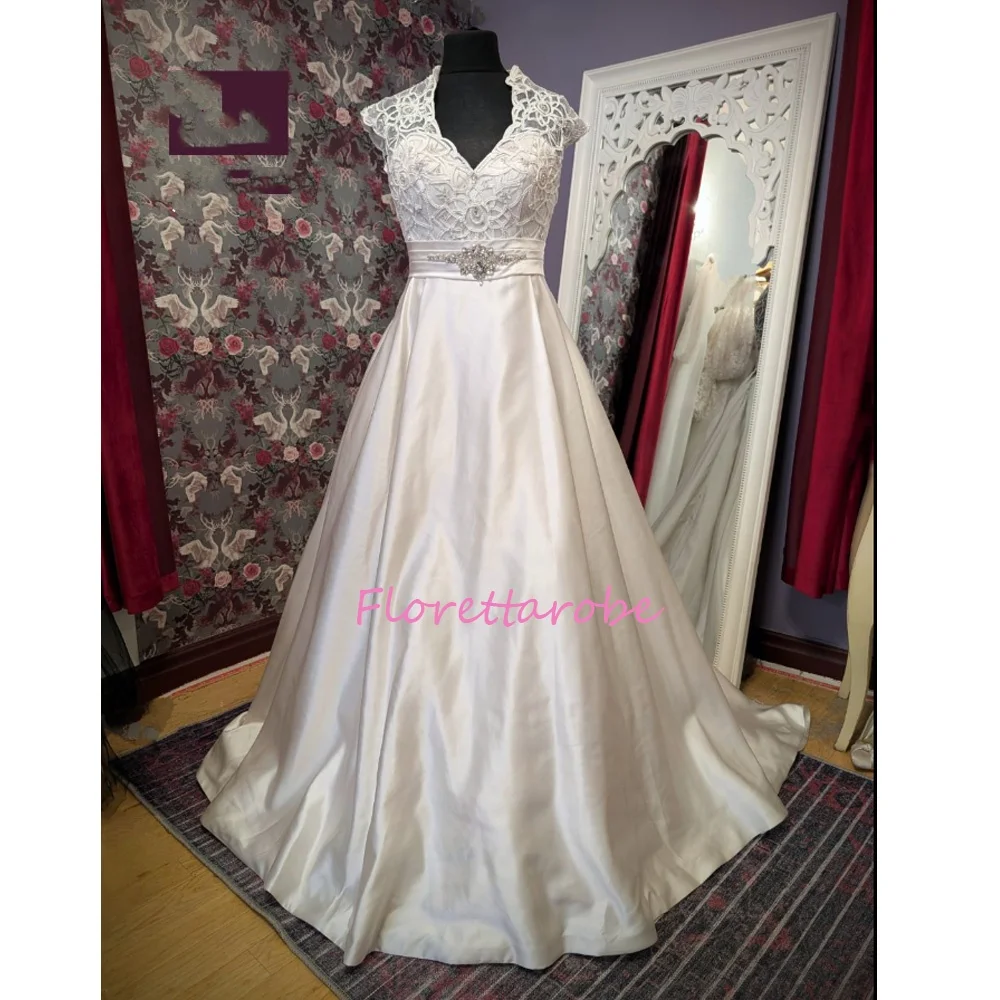 A-Line Boho Wedding Dress Lace Beads Elegant Princess Bridal Dresses V-Neck Cap Sleeves Satin Wedding Gowns Customized
A-Line Boho Wedding Dress Lace Beads Elegant Princess Bridal Dresses V-Neck Cap Sleeves Satin Wedding Gowns Customized