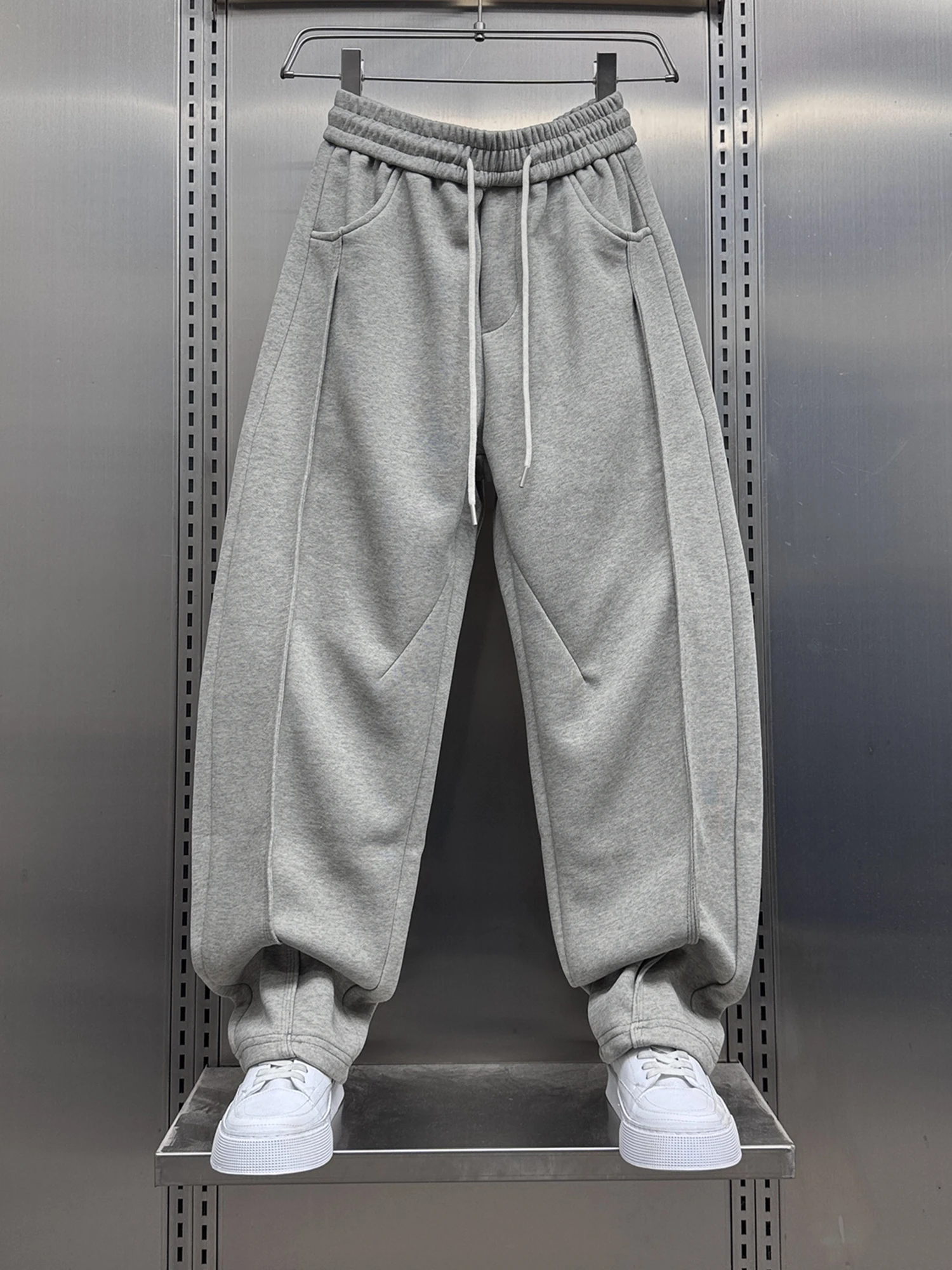 Casual Loose Men's Sweatpants Autumn Winter New Style Trendy Patchwork Design Sporty Harlan Knife Pants American Style Straig...
Casual Loose Men's Sweatpants Autumn Winter New Style Trendy Patchwork Design Sporty Harlan Knife Pants American Style Straig...