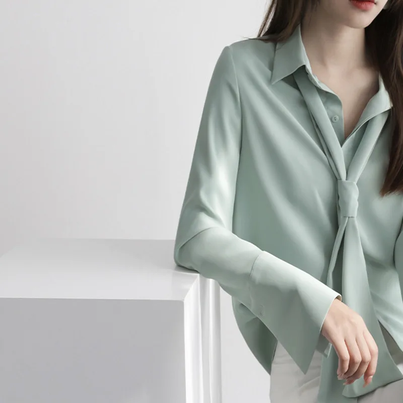 Ribbon collar long sleeved shirt for women in summer 2025 new lazy and loose style light mature shirt
Ribbon collar long sleeved shirt for women in summer 2025 new lazy and loose style light mature shirt