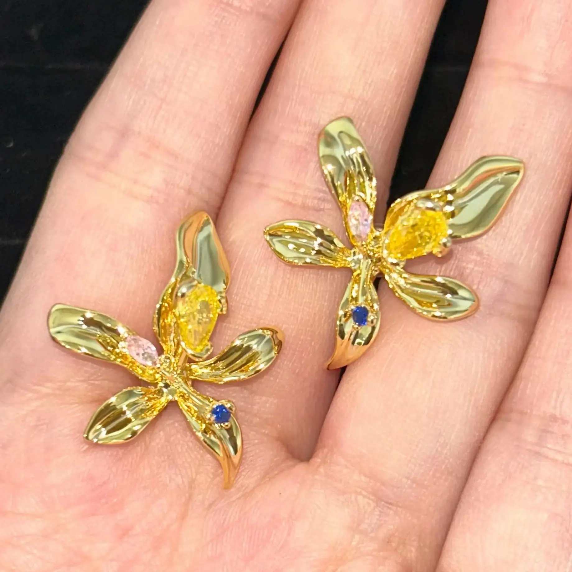 Vintage Flower Stud Earrings Personality 18k Gold Plated Jewelry for Women Accessories
Vintage Flower Stud Earrings Personality 18k Gold Plated Jewelry for Women Accessories
