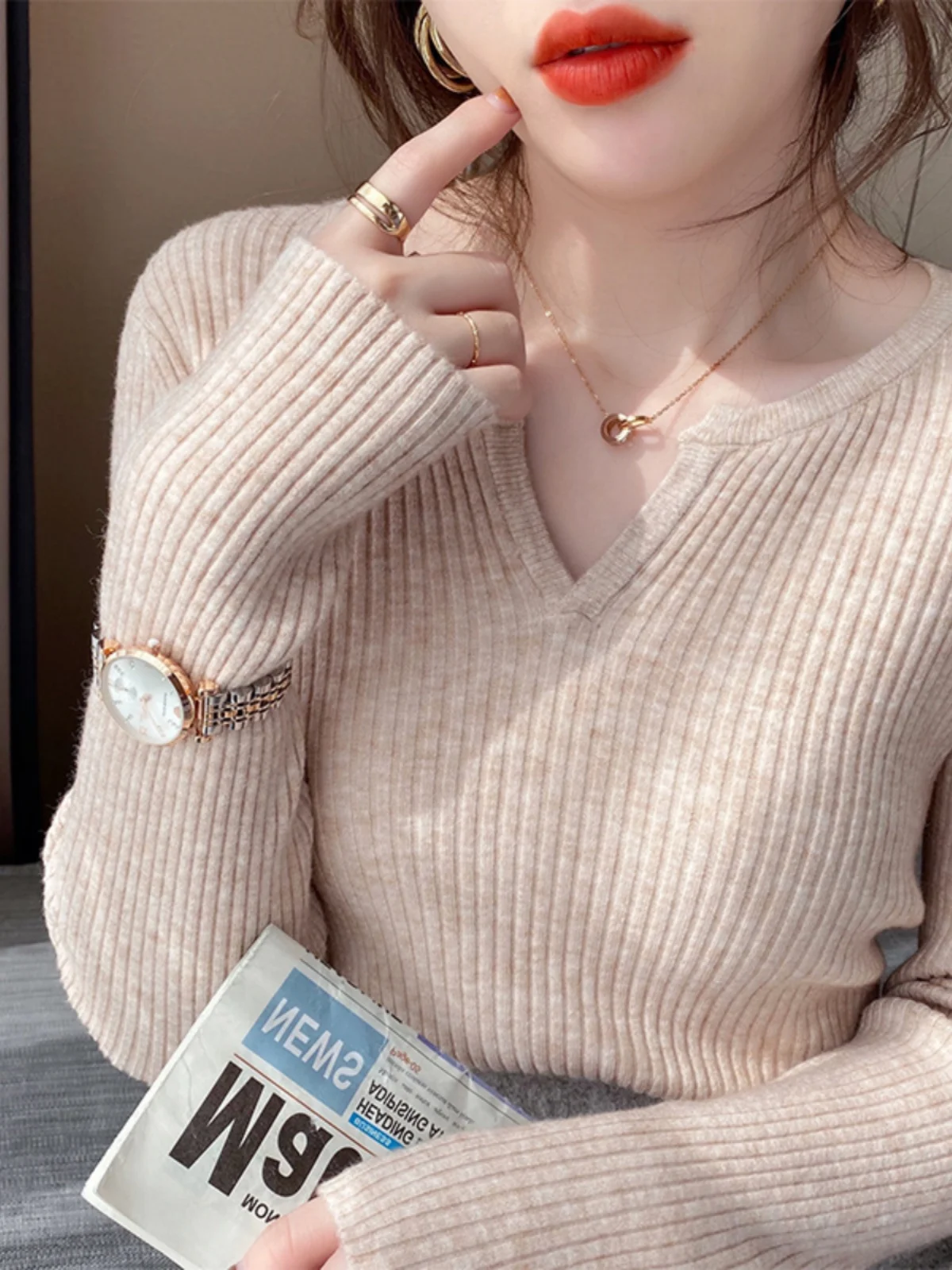 Slim Fit V-Neck Base Shirt Women's Spring Autumn Inner Wear 2026 New Style Outerwear Sweater Thin Knitted Top Black Short
Slim Fit V-Neck Base Shirt Women's Spring Autumn Inner Wear 2026 New Style Outerwear Sweater Thin Knitted Top Black Short