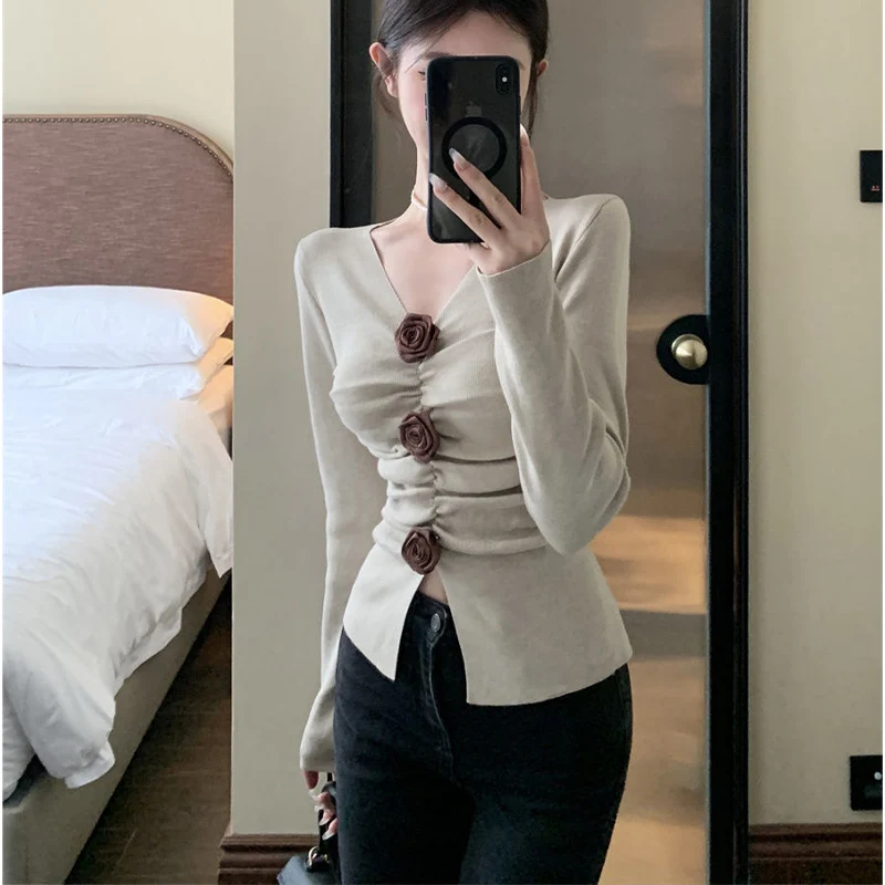 Women's French Vintage Red Rose Flower V-neck Slim T-shirt Spring Long-sleeved Elegant Chic Tees Office Lady Fashion Tops
Women's French Vintage Red Rose Flower V-neck Slim T-shirt Spring Long-sleeved Elegant Chic Tees Office Lady Fashion Tops