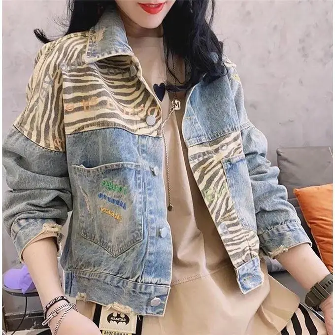 Весенне-осеннее новое модное женское повседневное свободное пальто с леопардовым принтом, простой женский дизайн с лацканами, джинсовая короткая куртка
Весенне-осеннее новое модное женское повседневное свободное пальто с леопардовым принтом, простой женский дизайн с лацканами, джинсовая короткая куртка