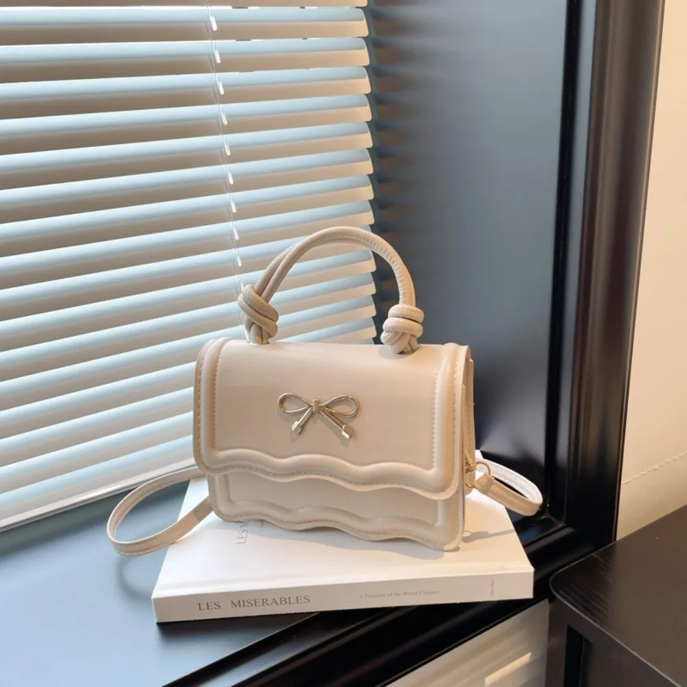 Solid Color Metal Bowknot Tote Bag Vintage Simple Design Single Shoulder Bags Versatile Sweet Small Crossbody Bag Casual Wear
Solid Color Metal Bowknot Tote Bag Vintage Simple Design Single Shoulder Bags Versatile Sweet Small Crossbody Bag Casual Wear