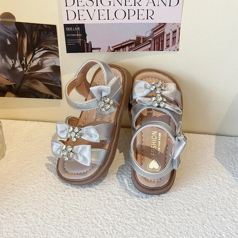Little Girl Sandal Sweet Bowknot Summer School Kids Fashion Casual Shoes Open-toe Children Princess Wedding Party Flat Sandals
Little Girl Sandal Sweet Bowknot Summer School Kids Fashion Casual Shoes Open-toe Children Princess Wedding Party Flat Sandals