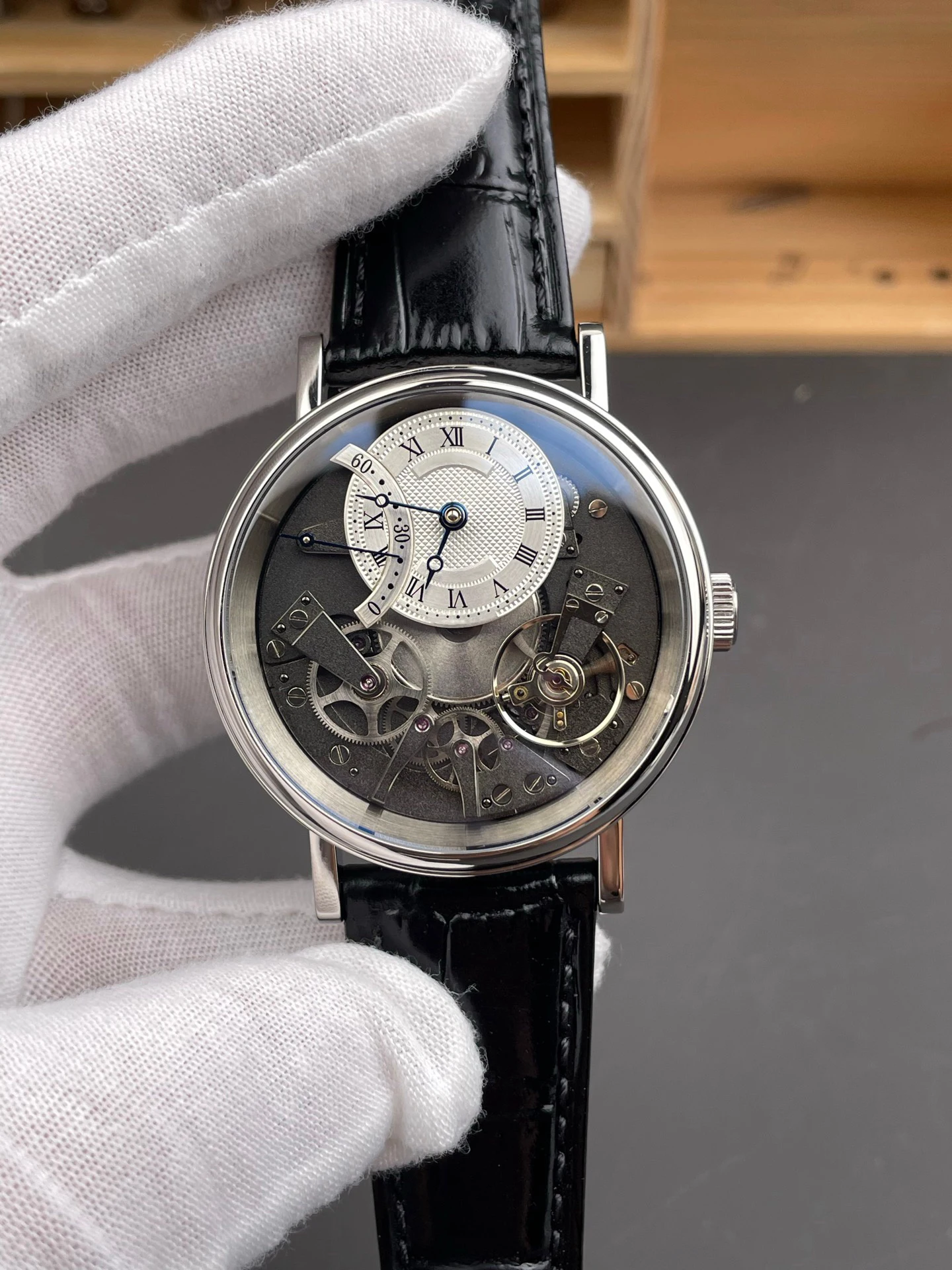 Customized watch, 40mm, sapphire glass mirror, custom integrated movement, leather strap
Customized watch, 40mm, sapphire glass mirror, custom integrated movement, leather strap