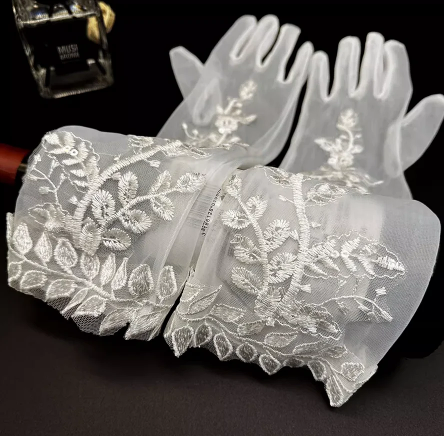 Bridal Gloves: Elegant Vintage Lace Original Wedding Dress Gloves, Fairy-like Forest Style White Wedding Gown Photo Gloves Acces
Bridal Gloves: Elegant Vintage Lace Original Wedding Dress Gloves, Fairy-like Forest Style White Wedding Gown Photo Gloves Acces