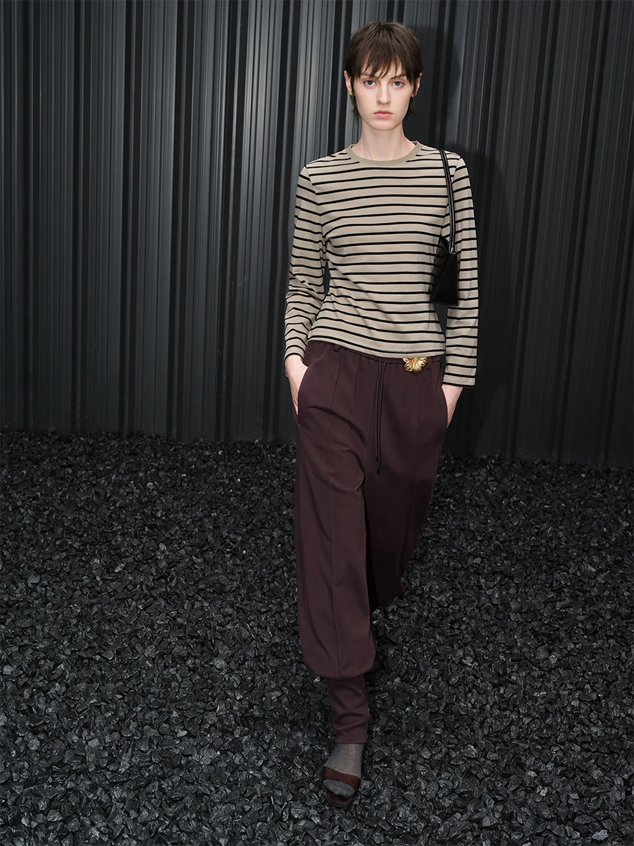 Pure Cotton Striped T-irt Women's round Ne Simple Ele High-Quali Anti-Aging Versatile Street Sle Long Sve Top
Pure Cotton Striped T-irt Women's round Ne Simple Ele High-Quali Anti-Aging Versatile Street Sle Long Sve Top