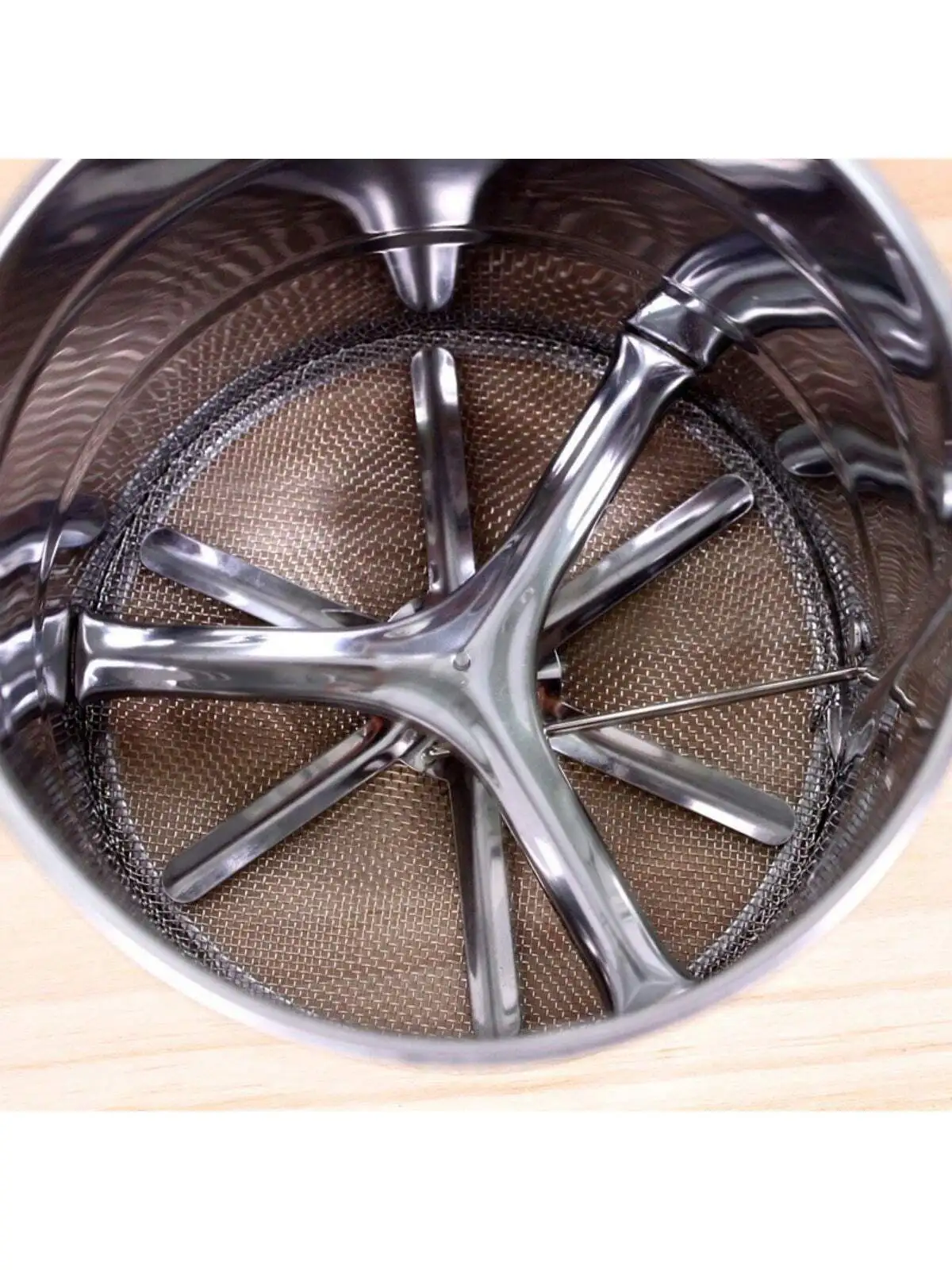 1pc Stainless Steel Baking Handheld Semi-Automatic Flour Sieve Cup-Shaped Hand-Held Press Type
1pc Stainless Steel Baking Handheld Semi-Automatic Flour Sieve Cup-Shaped Hand-Held Press Type