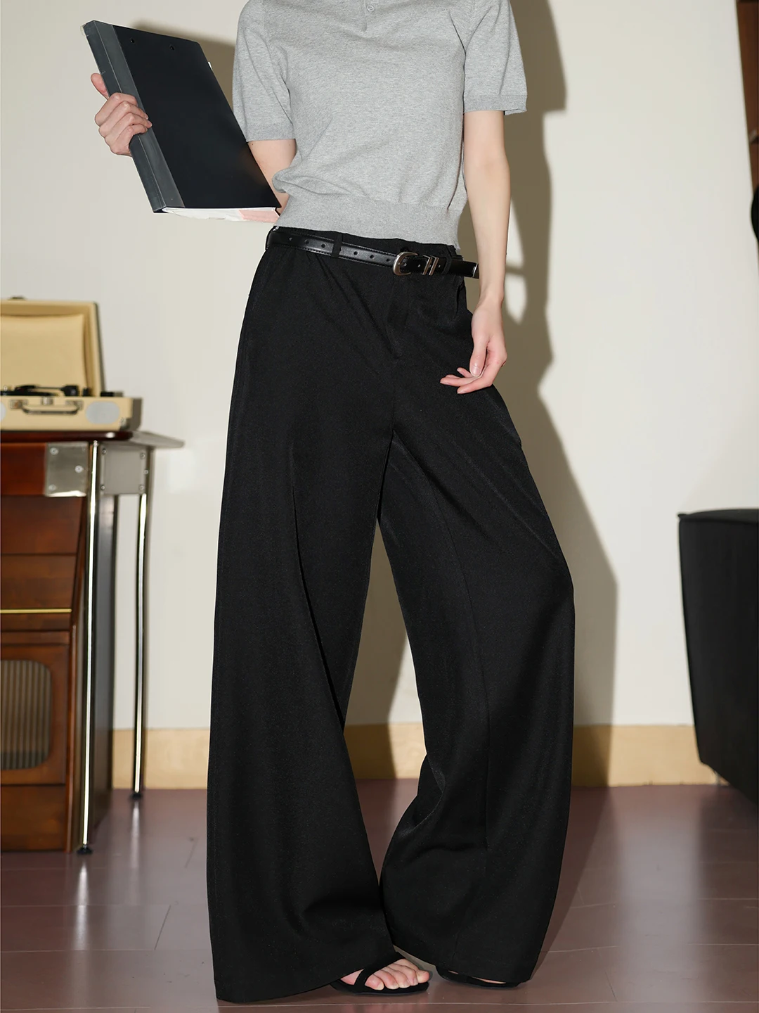 American Style High Waist Straight Leg Casual Pants Women's Wide Leg Sporty Trousers Spring Season Loose Fit Comfortable
American Style High Waist Straight Leg Casual Pants Women's Wide Leg Sporty Trousers Spring Season Loose Fit Comfortable