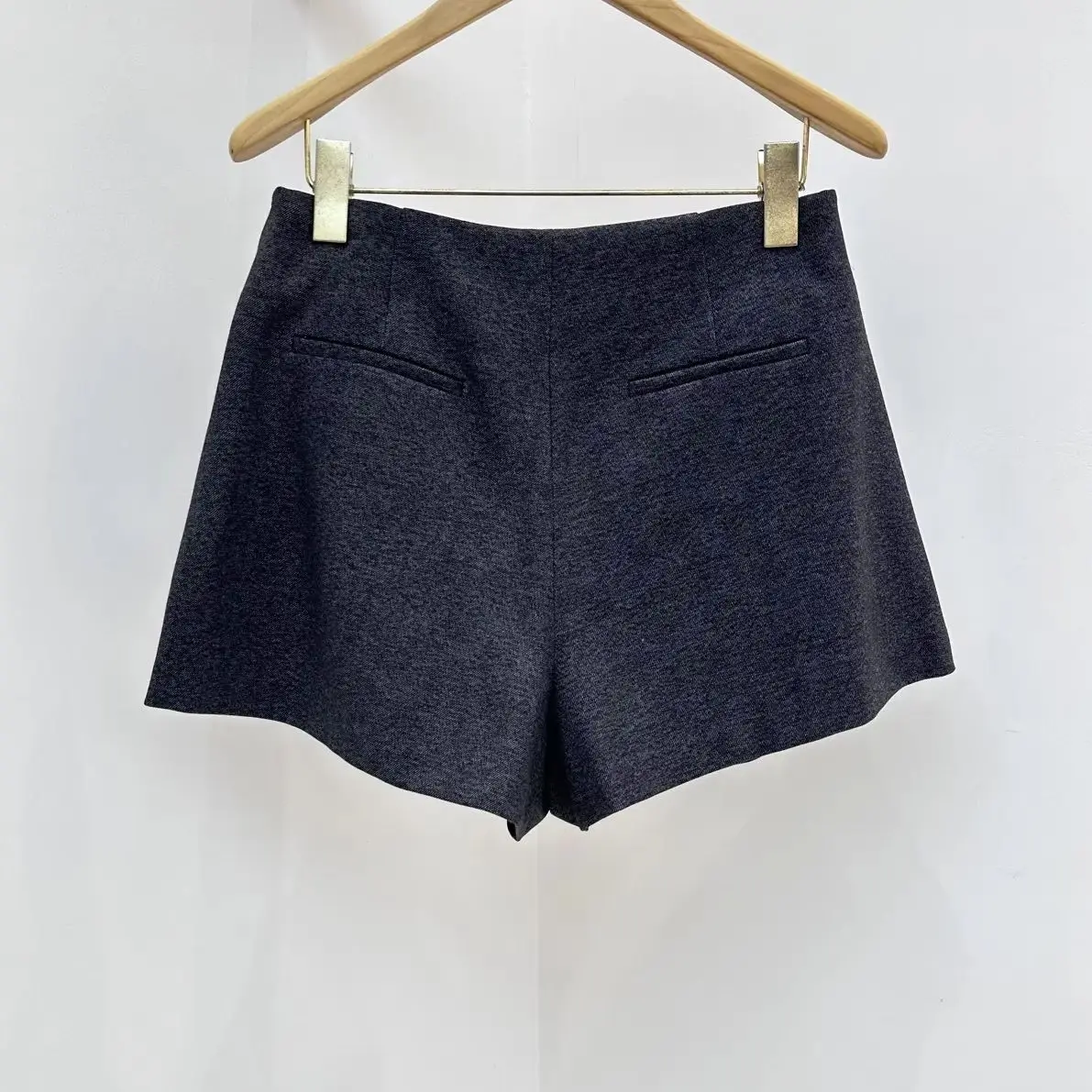 Fall/Winter Women High Waist Belted Pleated Solid Culottes A-line Loose Fashion Casual Shorts
Fall/Winter Women High Waist Belted Pleated Solid Culottes A-line Loose Fashion Casual Shorts