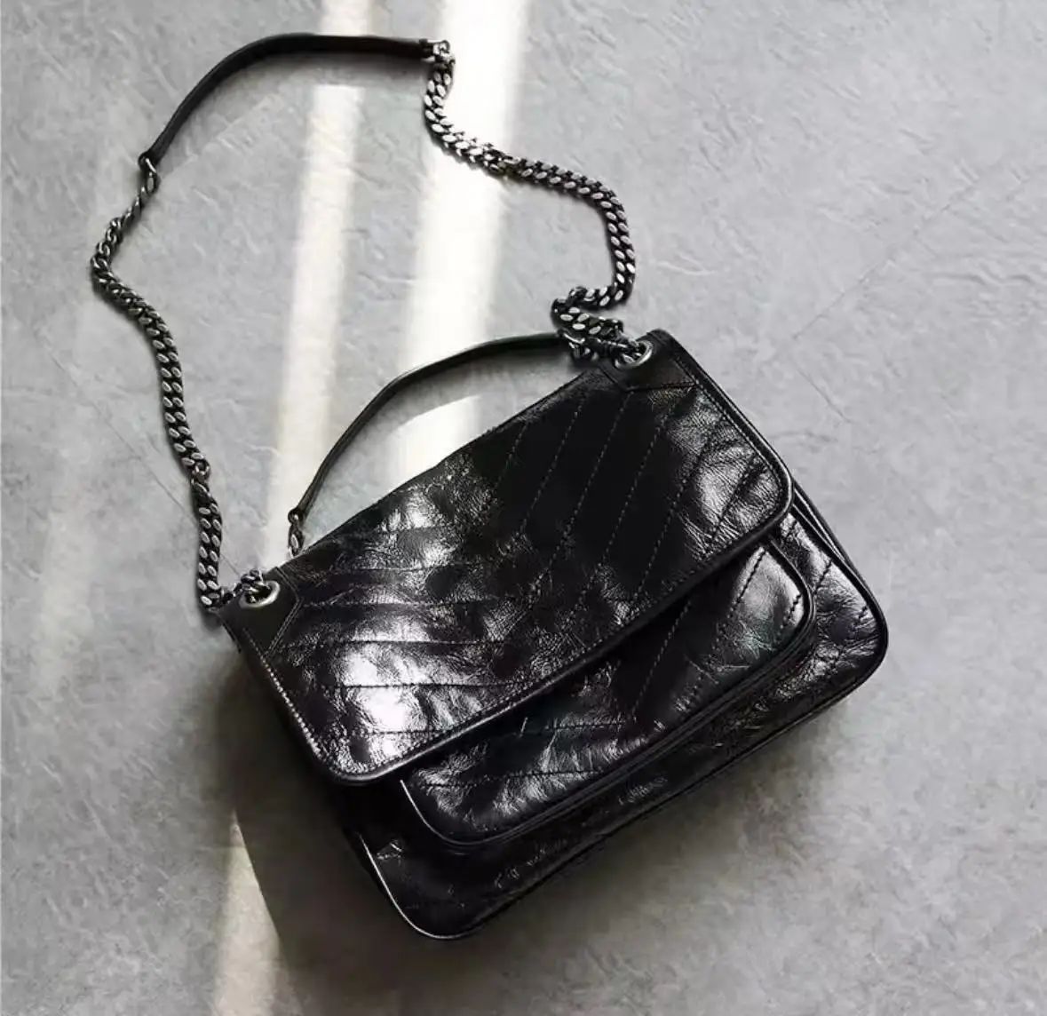 2025 Fashion Women's Cowhide Genuine Leather Shoulder Messenger Bag Flap Shoulder Bag Women's Vintage Oil Wax Leather Messenger
2025 Fashion Women's Cowhide Genuine Leather Shoulder Messenger Bag Flap Shoulder Bag Women's Vintage Oil Wax Leather Messenger