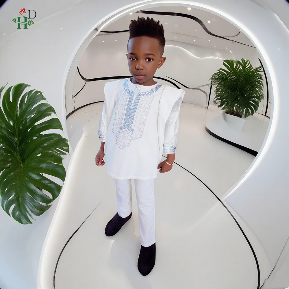 2025 New African Dresses For Kid Boy Traditional Embroidery Suits Tops and Pants 3PCS White Thobe Muslim Robe Child Wedding Wear
2025 New African Dresses For Kid Boy Traditional Embroidery Suits Tops and Pants 3PCS White Thobe Muslim Robe Child Wedding Wear