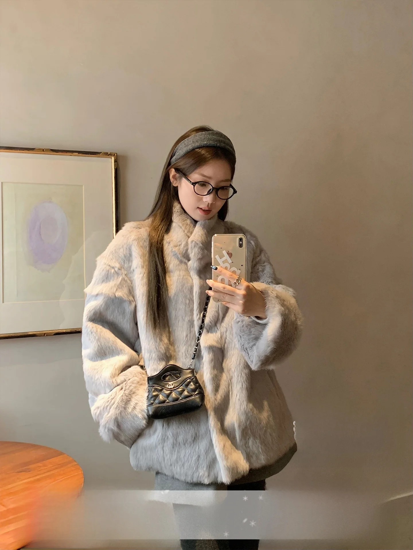 Женская теплая куртка с воротником-стойкой из кроличьего меха, свободного кроя, универсальная, стройнящая, в корейском стиле, с длинными рукавами, зимнее пальто
Женская теплая куртка с воротником-стойкой из кроличьего меха, свободного кроя, универсальная, стройнящая, в корейском стиле, с длинными рукавами, зимнее пальто