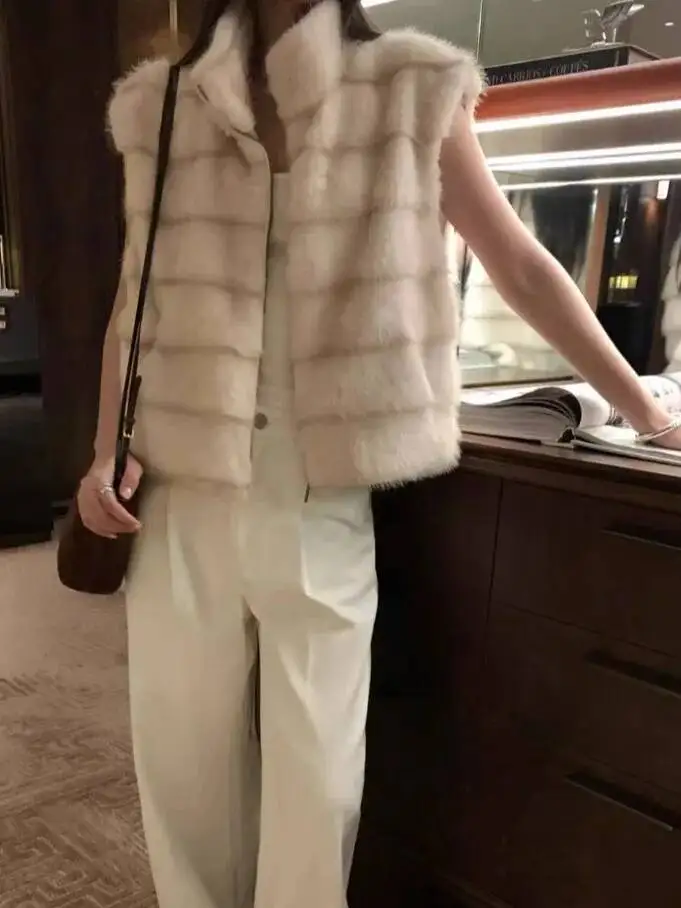 Autumn Winter Thiened Faux Fur Zipper Vest Women's Faionable Retro Versatile Cotton Lined Warm Outerwear Korean Sle
Autumn Winter Thiened Faux Fur Zipper Vest Women's Faionable Retro Versatile Cotton Lined Warm Outerwear Korean Sle