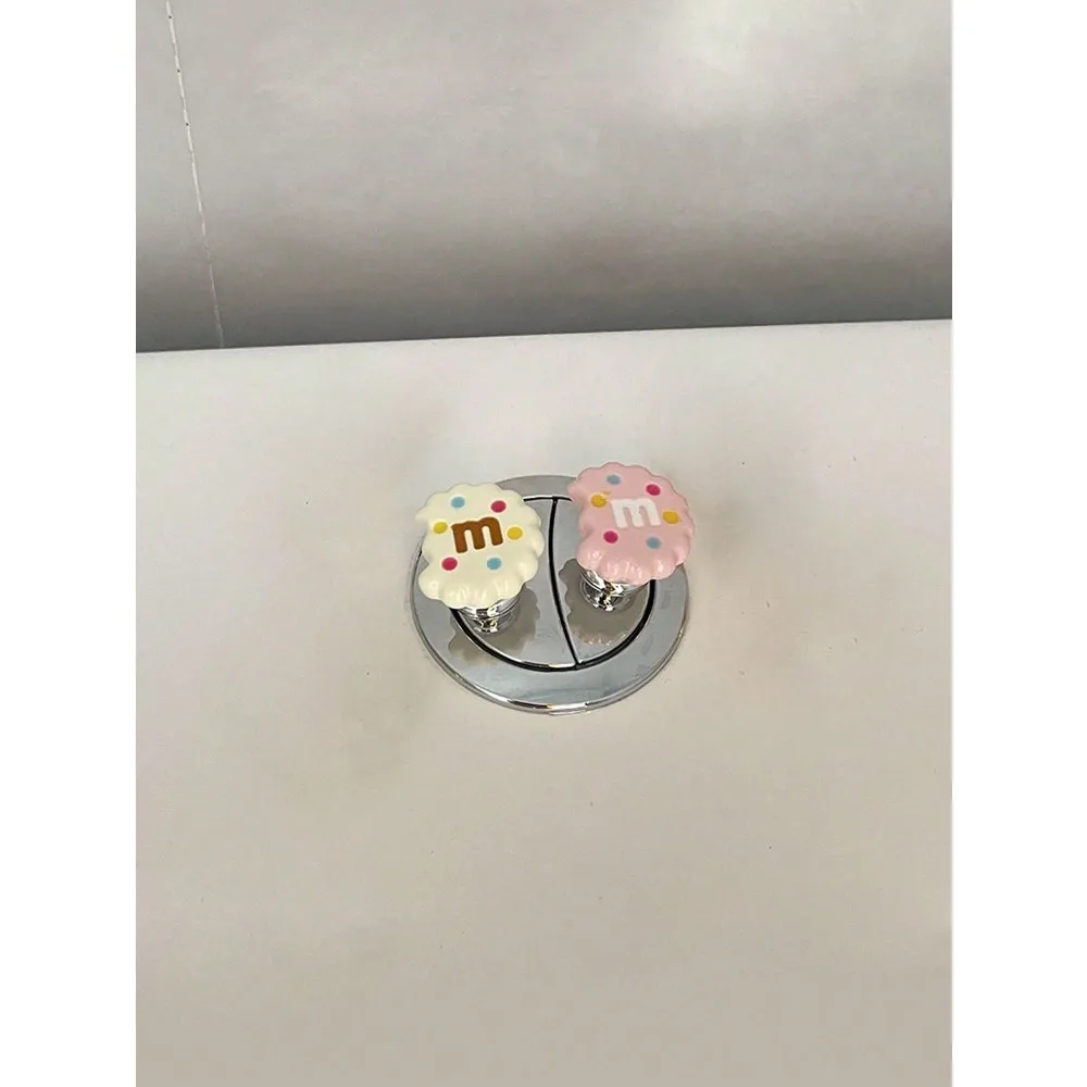 2pcs Unique Toilet Flush Button Designs, Suitable For Nail Salons And Bathrooms, New Bucket-Shaped Buttons For Nail Salons And Bathroom Water Tank Switch Plates, Decorative Cute Cartoon
2pcs Unique Toilet Flush Button Designs, Suitable For Nail Salons And Bathrooms, New Bucket-Shaped Buttons For Nail Salons And Bathroom Water Tank Switch Plates, Decorative Cute Cartoon