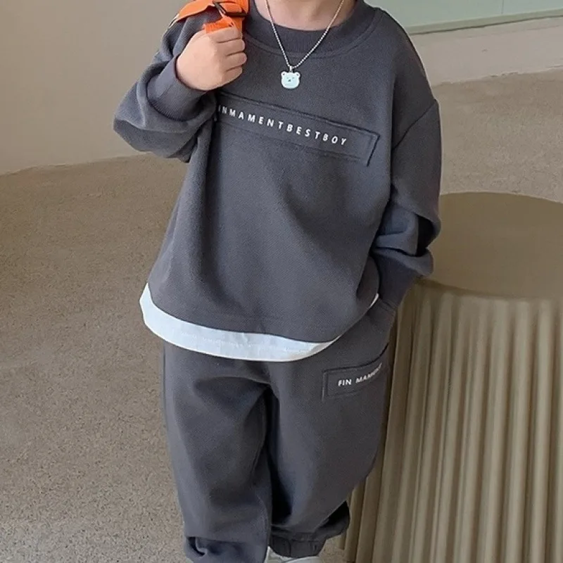 Korean Version Casual Boys' Sweater Pants 2 Piece Set Baby Loose Sports Set Spring and Autumn Children's Clothing Set 2025 New
Korean Version Casual Boys' Sweater Pants 2 Piece Set Baby Loose Sports Set Spring and Autumn Children's Clothing Set 2025 New