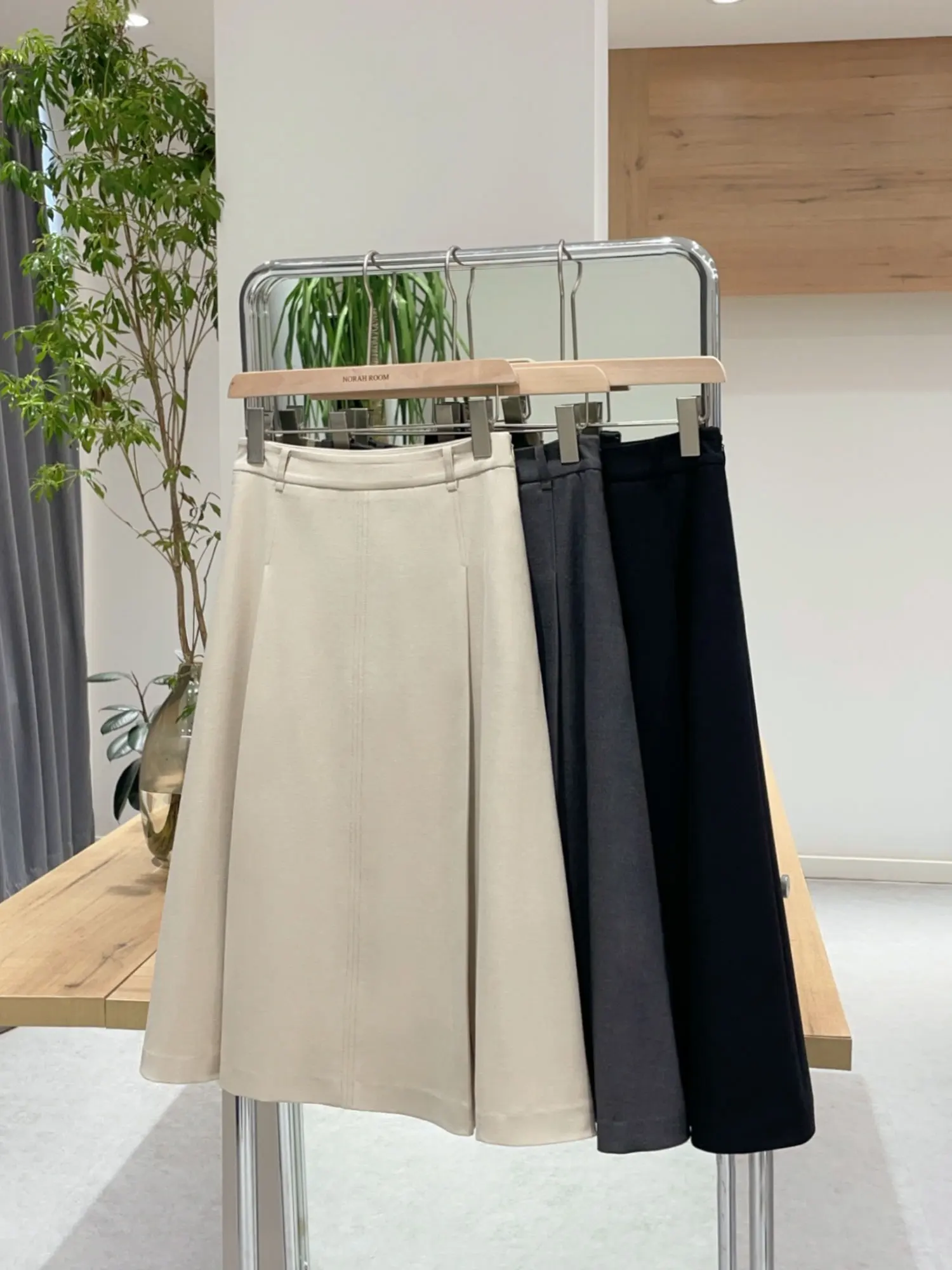 Nuo Xiaola Authentic Spring 2026 Korean Style Vintage College Wind Pleated Skirt High Waist A-Line Commuter Polyester Blend
Nuo Xiaola Authentic Spring 2026 Korean Style Vintage College Wind Pleated Skirt High Waist A-Line Commuter Polyester Blend