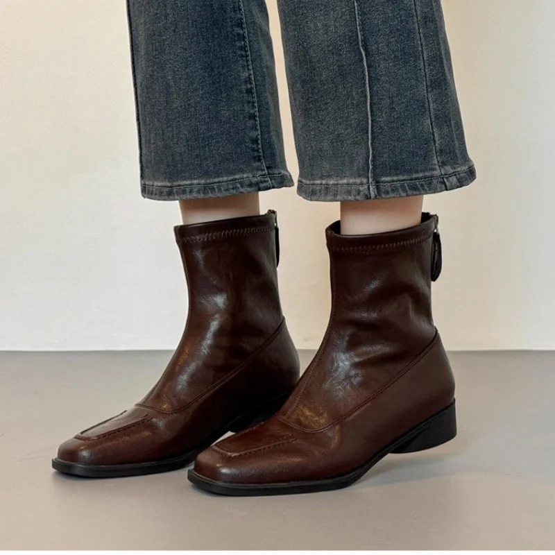 Women's Square Toe Ankle Boots Retro Brown/Black Leather Low Heel Chelsea Boots Back Zipper Elastic Sock Boots for Ladies Boots
Women's Square Toe Ankle Boots Retro Brown/Black Leather Low Heel Chelsea Boots Back Zipper Elastic Sock Boots for Ladies Boots