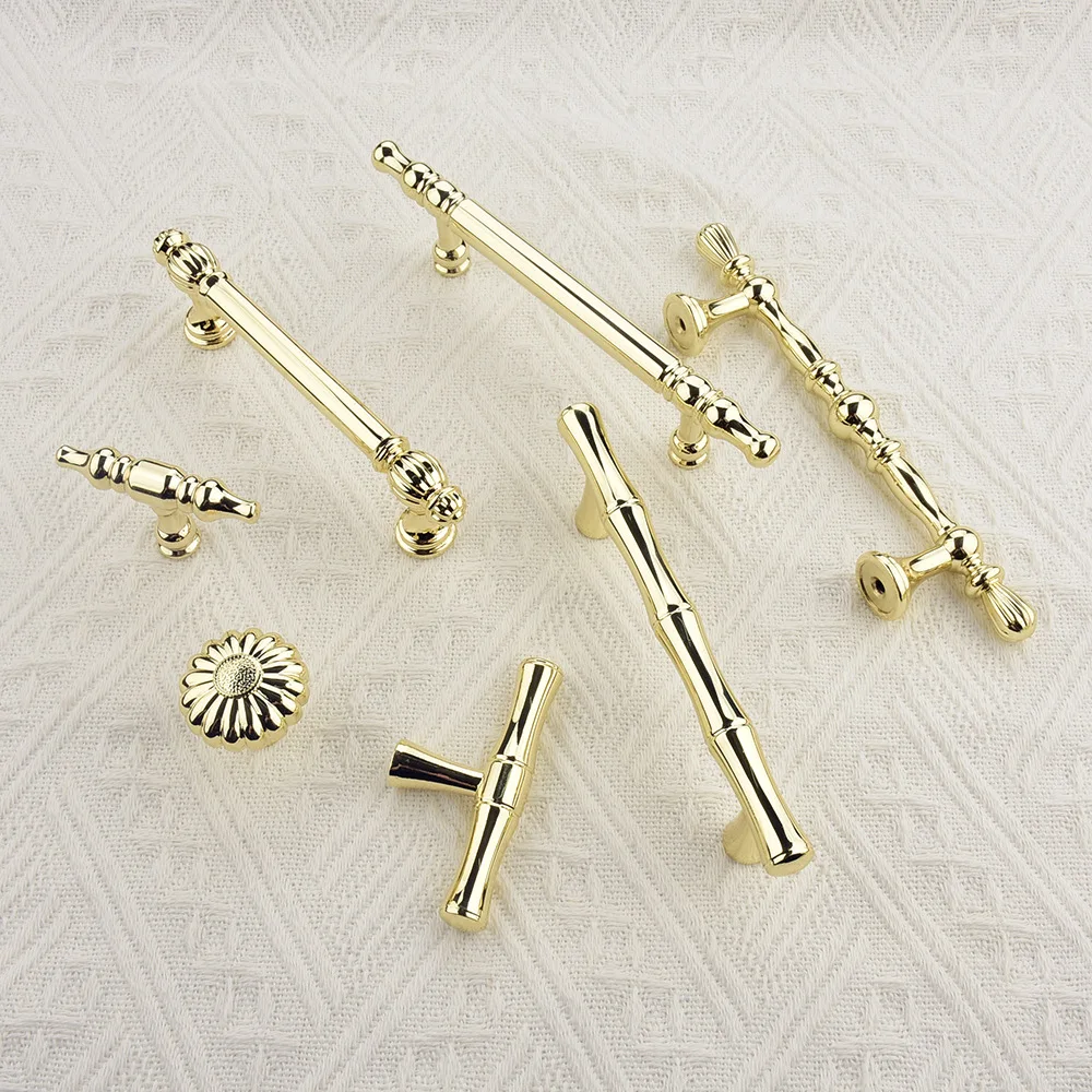 2pcs Bright golden French zinc alloy wardrobe handle Nordic minimalist solid drawer shoe cabinet wine cabinet single-hole handle
2pcs Bright golden French zinc alloy wardrobe handle Nordic minimalist solid drawer shoe cabinet wine cabinet single-hole handle