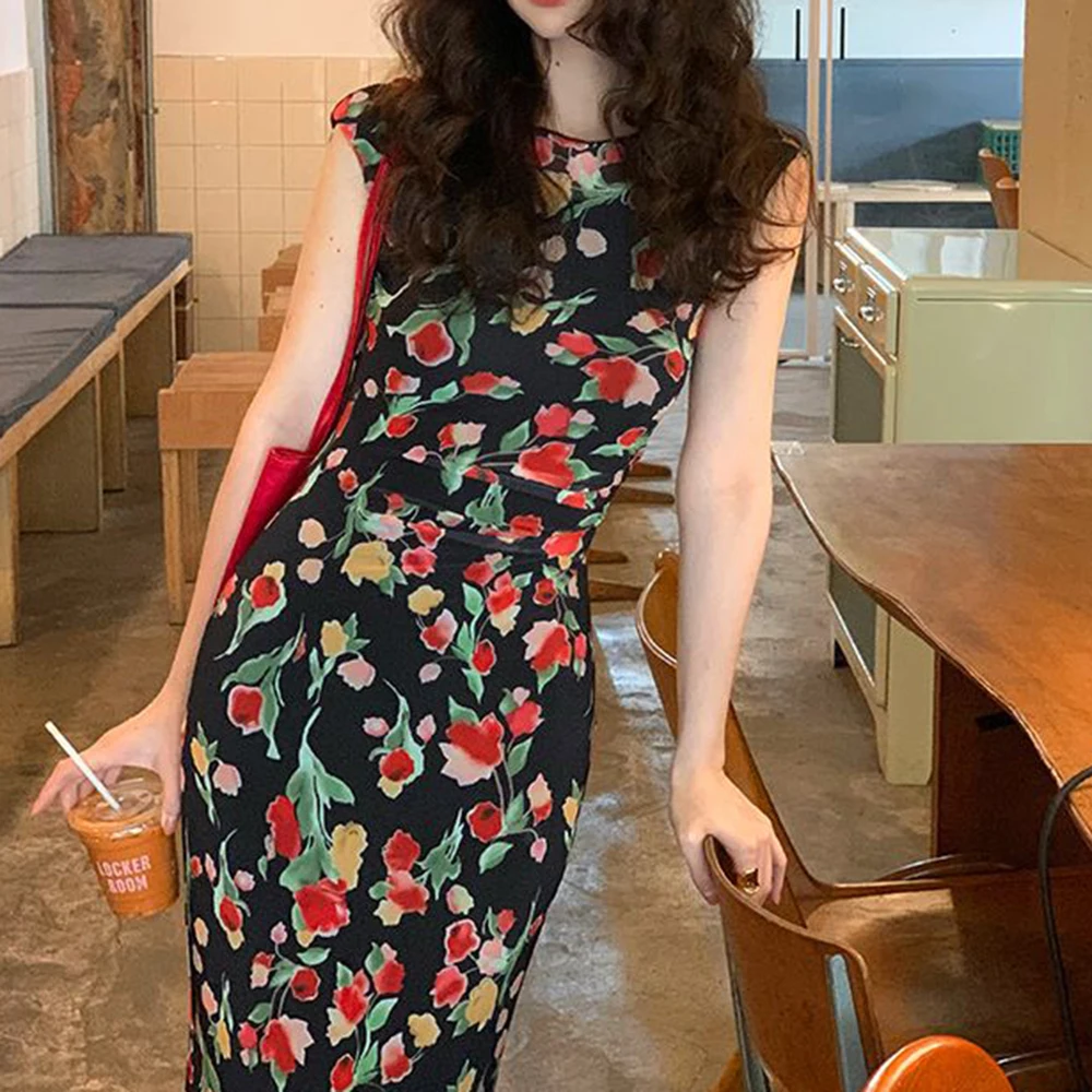 2025 Summer New Korean High Waist Resort Strap Dress V-neck Printed Pure Desire Skirt slim fit bodycon dress
2025 Summer New Korean High Waist Resort Strap Dress V-neck Printed Pure Desire Skirt slim fit bodycon dress