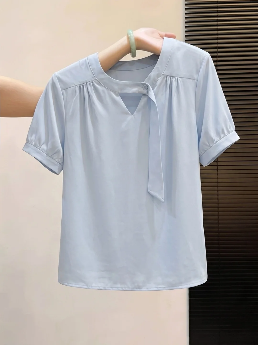 Fashionable Pure Color Summer Shirt Women's Short Sleeve Commute Trendy Design Sensible Elegant Versatile Top Korean Style
Fashionable Pure Color Summer Shirt Women's Short Sleeve Commute Trendy Design Sensible Elegant Versatile Top Korean Style