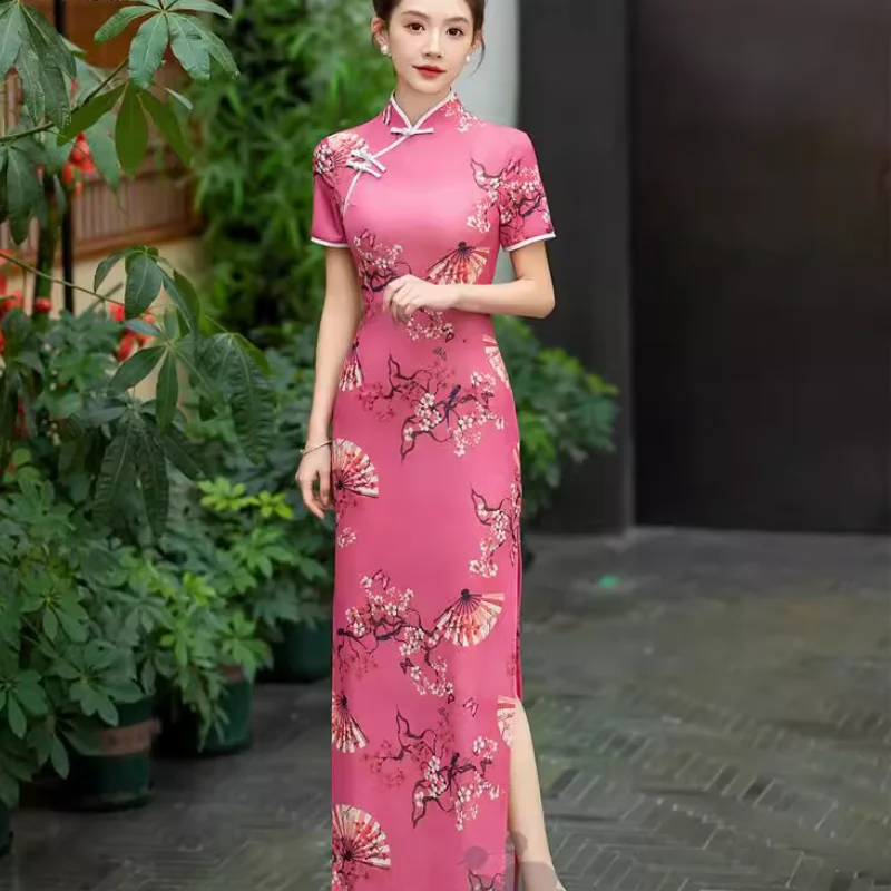 Chinese Women's Plus Size Long Cheongsam Runway Show
Chinese Women's Plus Size Long Cheongsam Runway Show