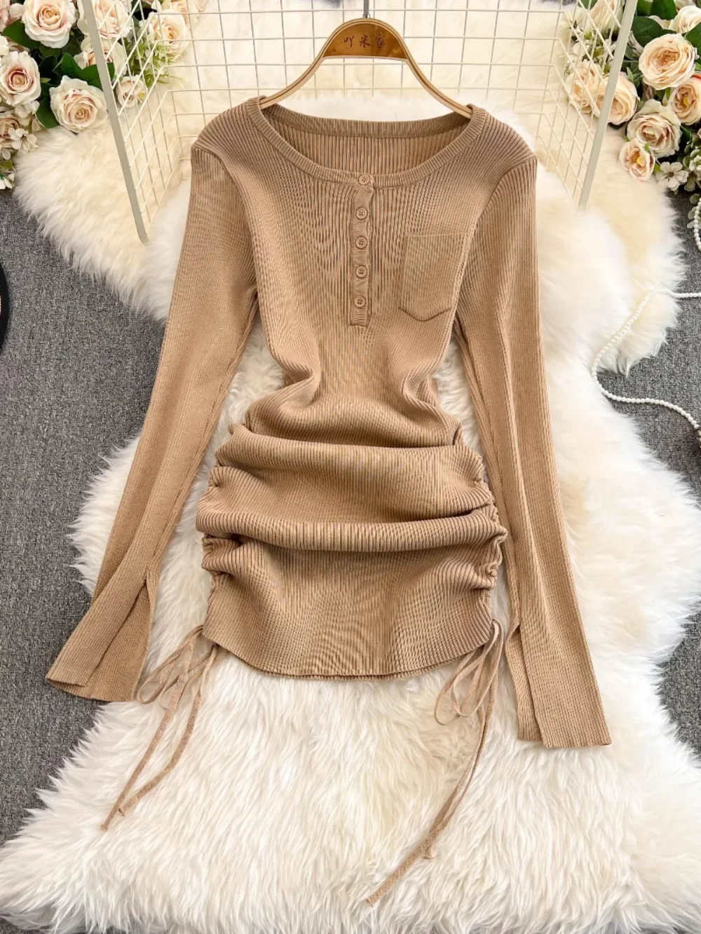 Foamlina Elastic Long-sleeved Bottom Knitted Dress Women's Spring Autumn Slim-fitting Pleated Drawstring Short Sweater Dress
Foamlina Elastic Long-sleeved Bottom Knitted Dress Women's Spring Autumn Slim-fitting Pleated Drawstring Short Sweater Dress