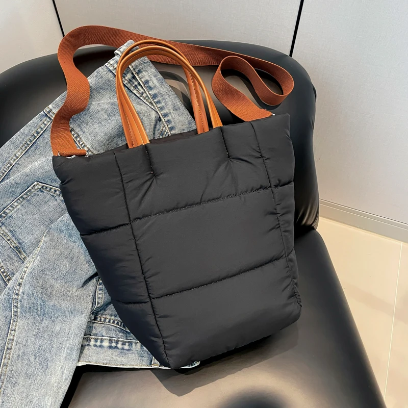 Designer Brands Padded Women Handbags Down Cotton Shoulder Crossbody Bags Waterproof Nylon Messenger Bag 2024 Winter Totes Black
Designer Brands Padded Women Handbags Down Cotton Shoulder Crossbody Bags Waterproof Nylon Messenger Bag 2024 Winter Totes Black