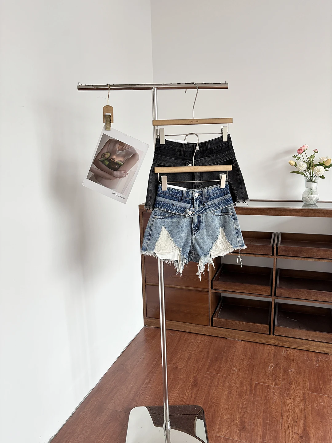 American Style Retro Hole Ripped Denim Shorts Women's High Waist Slimming Loose Wide Leg Pants Summer New Arrival
American Style Retro Hole Ripped Denim Shorts Women's High Waist Slimming Loose Wide Leg Pants Summer New Arrival