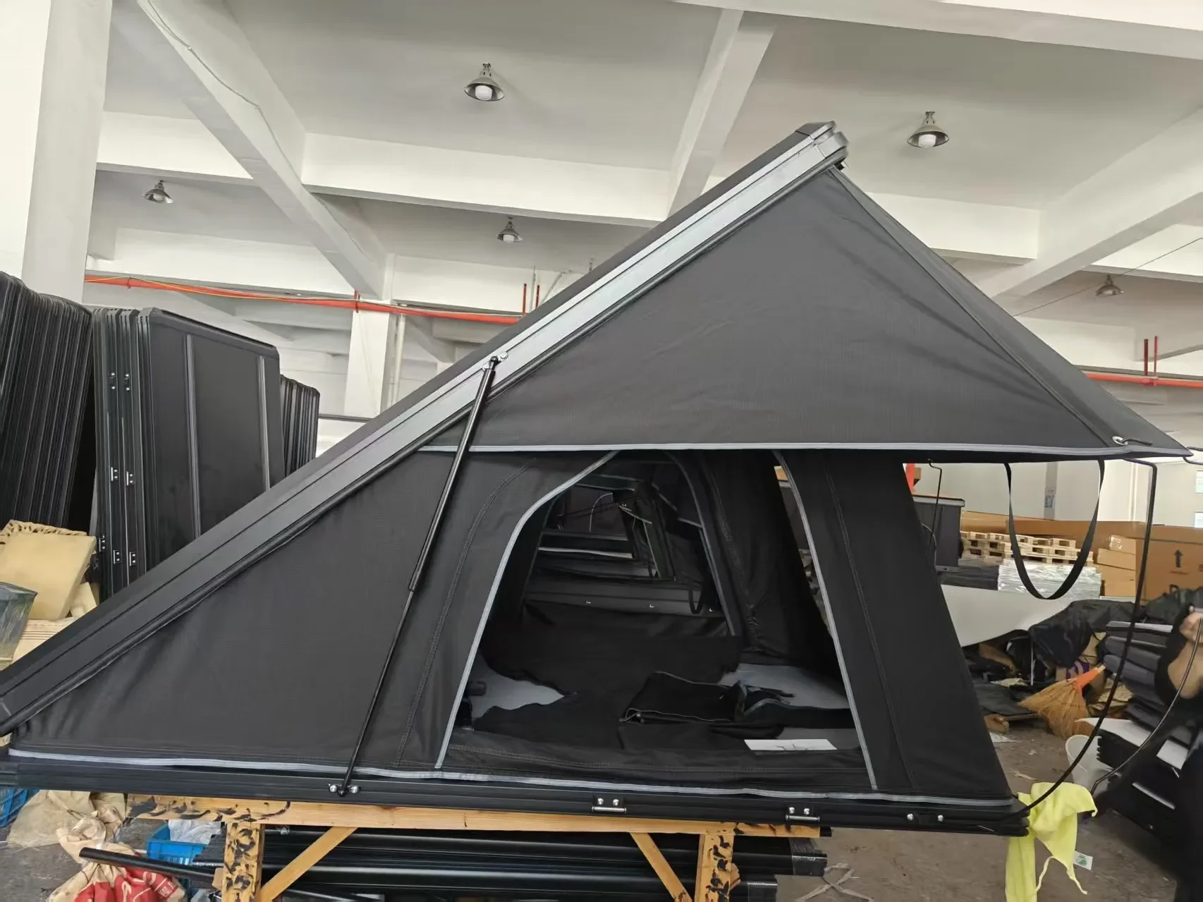 2026 Outdoor Camping Quick Open Folding Triangle Aluminum Alloy Travel Hiking Off Road Four-Season Waterproof SUV Car Roof Top T
2026 Outdoor Camping Quick Open Folding Triangle Aluminum Alloy Travel Hiking Off Road Four-Season Waterproof SUV Car Roof Top T