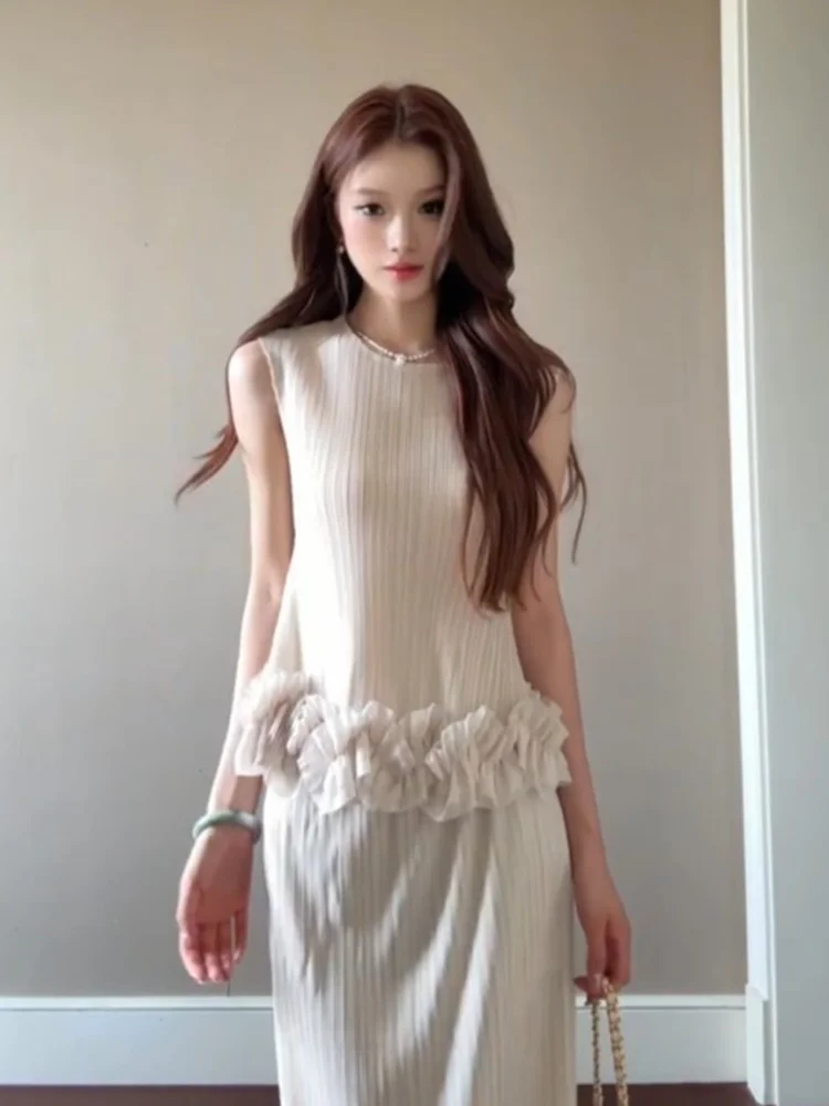 Romantic Beige Texture Wood Grain Pleated Women's Top And High Waist Skirt Set Summer New Fashion Gentle Style
Romantic Beige Texture Wood Grain Pleated Women's Top And High Waist Skirt Set Summer New Fashion Gentle Style