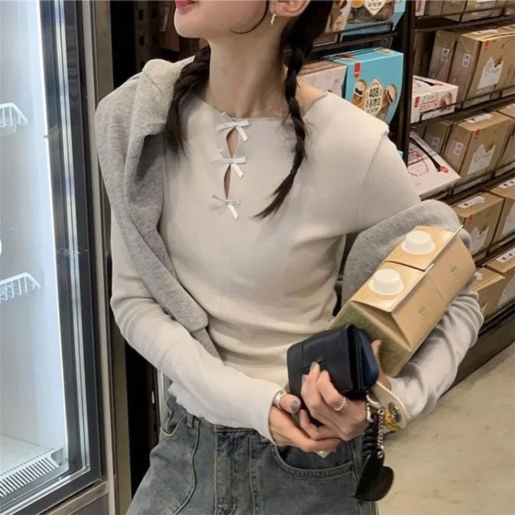Fashion All-match Long Sleeve Knitted Tops Women O-neck Hollow Out Bow T-shirts 2025 Summer New Slim Fit Tee Shirt E6652
Fashion All-match Long Sleeve Knitted Tops Women O-neck Hollow Out Bow T-shirts 2025 Summer New Slim Fit Tee Shirt E6652
