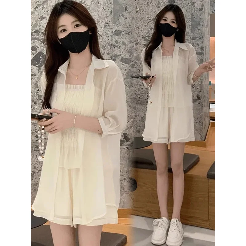 2024 Summer new slimming sense of petite design set women's fashion Sun Protection shirt sling shorts three-piece suit
2024 Summer new slimming sense of petite design set women's fashion Sun Protection shirt sling shorts three-piece suit
