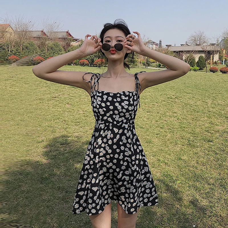 French Retro Daisy Floral Slip Dress Summer Women Sweet Slim Waist Bandage Cottagecore Dress High Waist Spaghetti Strap Dresses
French Retro Daisy Floral Slip Dress Summer Women Sweet Slim Waist Bandage Cottagecore Dress High Waist Spaghetti Strap Dresses