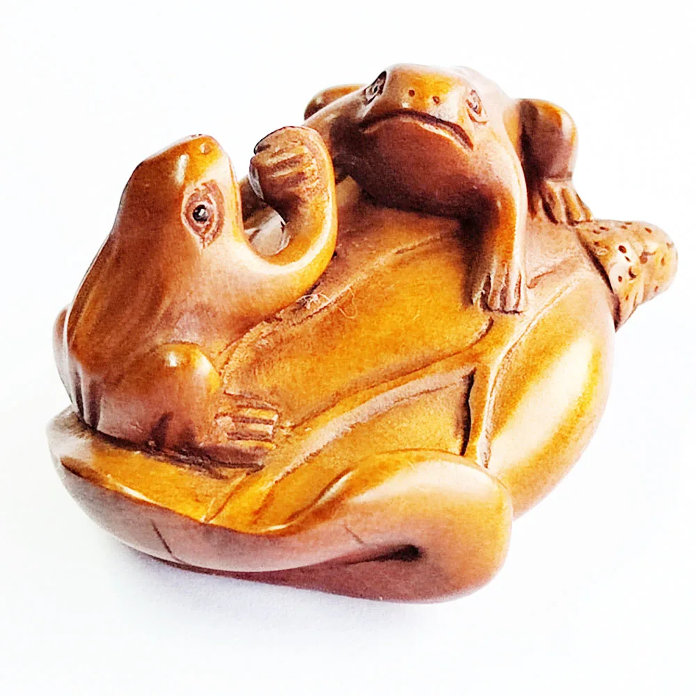 Y8784 - 2 " Hand Carved Japanese Boxwood Carving : Two Frogs on Lotus
Y8784 - 2 " Hand Carved Japanese Boxwood Carving : Two Frogs on Lotus